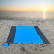 Lightweight sandless beach mat